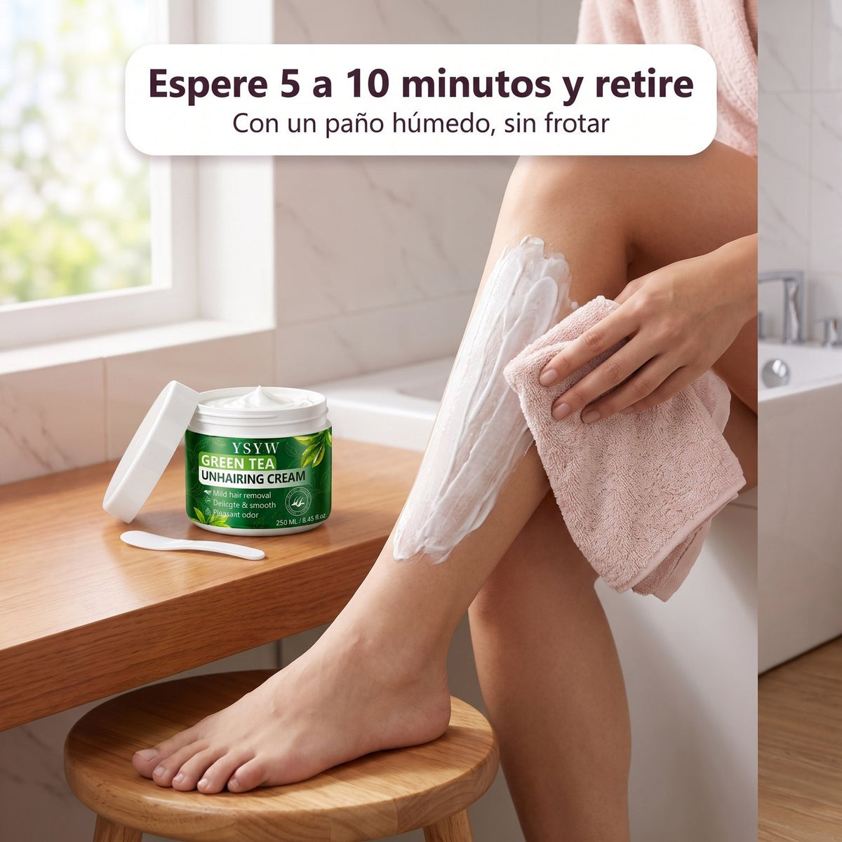 Retirando la crema con un paño húmedo después de 5 a 10 minutos